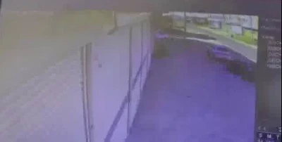 Ergani&rsquo;de Kontrolden &Ccedil;ıkan Otomobil Park Halindeki Araca &Ccedil;arptı