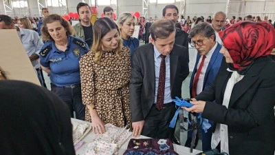 Ergani'de Moda bölümü öğrencileri tasarladıkları giysileri sergiledi