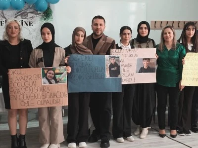 &Uuml;nl&uuml; Tasarımcı &Ouml;ğrencilerle Buluştu