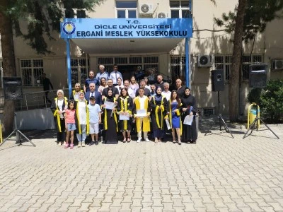 Ergani MYO’da Mezuniyet Coşkusu: Gençler Geleceğe Uğurlandı