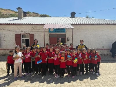 Erganili Gençten Köy Okullarına Anlamlı Destek