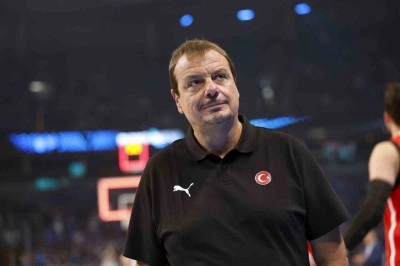 Ergin Ataman, Avrupa Şampiyonası’nın en iyi başantrenörü seçildi