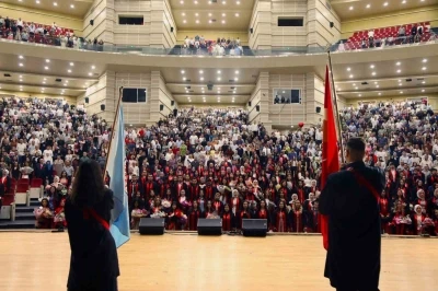 ER&Uuml; Eğitim Fak&uuml;ltesi yeni mezunlarını verdi
