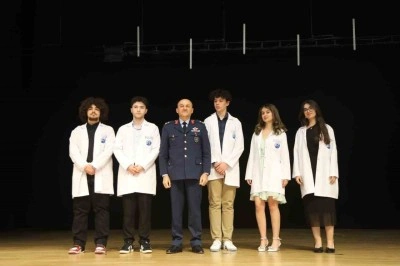 ER&Uuml; Tıp Fak&uuml;ltesi&rsquo;nde d&ouml;nem 1 &ouml;ğrencileri t&ouml;renle &ouml;nl&uuml;k giydi