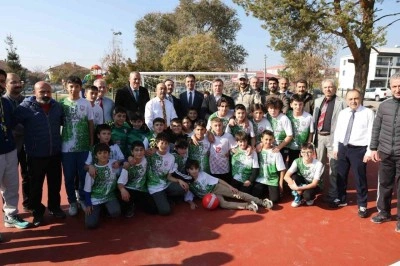 Erzincan&rsquo;da 101 okulun bah&ccedil;esine kau&ccedil;uk zemin yapıldı