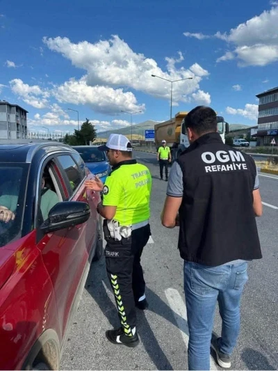 Erzincan&rsquo;da 2 bin 200 s&uuml;r&uuml;c&uuml;ye orman yangınlarına karşı bilgilendirme