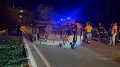 Alkollü sürücünün kullandığı araç boş yolda takla attı