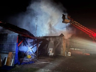 Müştemilat alevlere teslim oldu