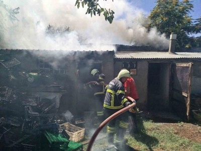 Odunlukta çıkan yangın itfaiyenin müdahalesiyle söndürüldü