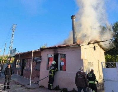 Tandır evi yandı küle döndü