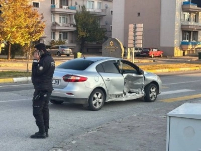 Erzincan&rsquo;da trafik kazası: 2&rsquo;i &ccedil;ocuk 4 yaralı