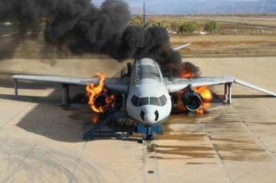 Erzincan Havalimanı&rsquo;nda ger&ccedil;ek&ccedil;i u&ccedil;ak yangın tatbikatı yapıldı