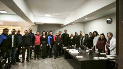 Erzincan polisinden &ouml;ğretmenlere &rsquo;&Ouml;ğretmenler G&uuml;n&uuml;&rsquo; s&uuml;rprizi