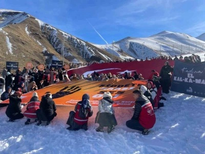 Erzurum&rsquo;da "Şiddete karşı tek y&uuml;rek" y&uuml;r&uuml;y&uuml;ş&uuml; d&uuml;zenlendi