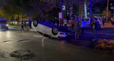 Esenyurt’ta sürücüsünün direksiyon hakimiyetini kaybettiği otomobil takla attı