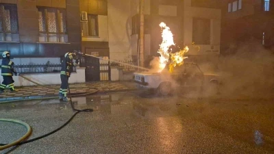 Park halindeki LPG&rsquo;li ara&ccedil; k&uuml;le d&ouml;nd&uuml;