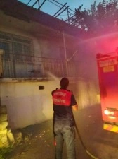 Ev yangını panik yarattı