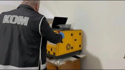 Evin odalarını sigara imalathanesine &ccedil;evirmişler