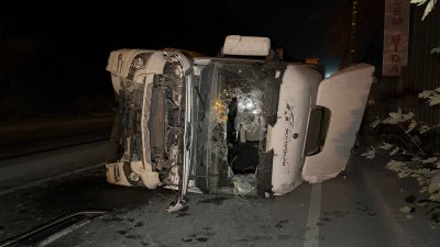 Eyüpsultan’da Hafriyat Kamyonu Devrildi: Sürücü Yaralı Olarak Hastaneye Kaldırıldı