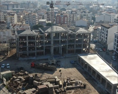 Ezine Kent Meydanı Projesi inşaatı hızla yükseliyor