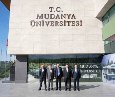 Faruk &Ccedil;elik Mudanya &Uuml;niversitesi&rsquo;nde gen&ccedil;lerle buluştu