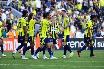 Fenerbah&ccedil;e&rsquo;de 13 futbolcu milli mesaide