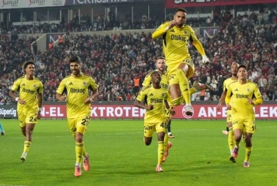 Fenerbah&ccedil;e&rsquo;de hedef; seriyi derbide s&uuml;rd&uuml;rmek