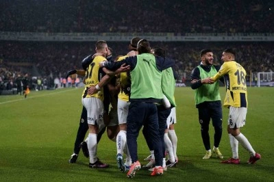 Fenerbahçe, liderle puan farkını 3’e indirdi