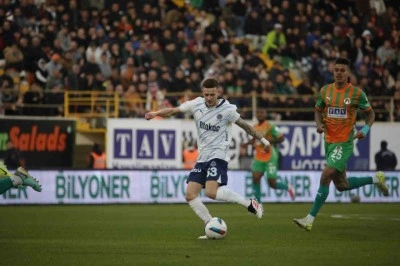 Fenerbahçe’nin Süper Lig’de 4000. golünü Szymanski attı