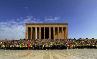 Fenerbah&ccedil;eli taraftarlar, Anıtkabir&rsquo;i ziyaret etti