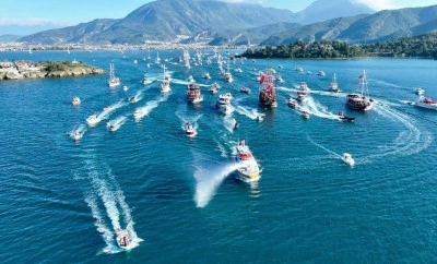 Fethiye&rsquo;de Cumhuriyet&rsquo;in 102. Yılı deniz ve kara kortejiyle coşkuyla kutlandı