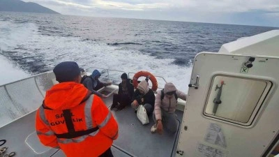 Fethiye Leylek koyunda mahsur kalan 4 d&uuml;zensiz g&ouml;&ccedil;men kurtarıldı