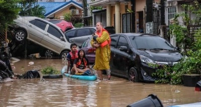 Filipinler'de s&uuml;per tayfun alarmı: 100 bin kişi tahliye edildi, 300 u&ccedil;uş iptal oldu