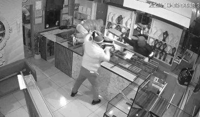 Film Gibi Soygun: 1 Dakikada 15 Milyonluk Altın Çalındı!