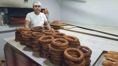 Fırıncıdan &ouml;ğretmenlere &uuml;cretsiz simit jesti