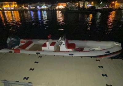 Foça’da sahipsiz lastik bot bulundu