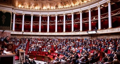 Fransa’da tartışmalı emeklilik reformu askıya alındı