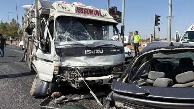 Freni Boşalan Un Yüklü Kamyon Dehşet Saçtı: 2’si Çocuk 10 Yaralı