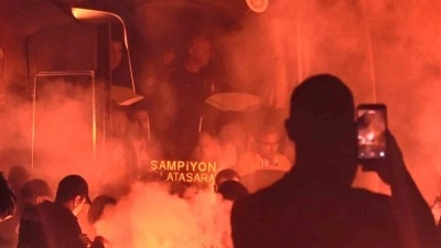 Galatasaray, Kocaeli&rsquo;de coşkuyla karşılandı