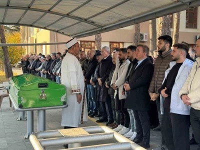 Gazeteci &Ccedil;etinkaya&rsquo;nın eşi Esra &Ccedil;etinkaya son yolculuğuna uğurlandı