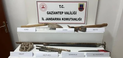 Gaziantep&rsquo;te ka&ccedil;ak kazı yapan 2 şahsı jandarma yakaladı
