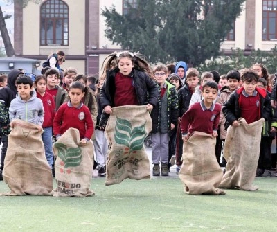 Geleneksel Oyunlar Tırı Manisa&rsquo;da &ccedil;ocuklarla buluştu