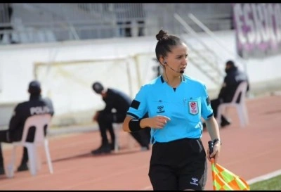 Genç hakem Hümeyra Seven yollarda