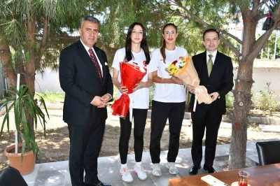 Gen&ccedil; sporcular Payas&rsquo;ın gururu oldular