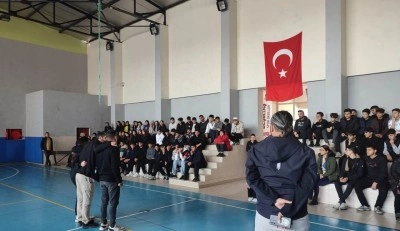 Gençler, terörizm ve güvenlik konusunda bilgilendiriliyor