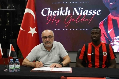 Gen&ccedil;lerbirliği Cheikh Niasse&rsquo;yi kadrosuna kattı