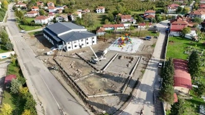 Gen&ccedil;lik merkezi ve futbol sahasında incelemelerde bulunuldu