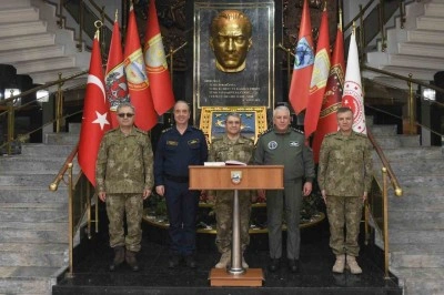 Genelkurmay Başkanı Bayraktaroğlu, 3&rsquo;&uuml;nc&uuml; Ordu Komutanlığını ziyaret etti