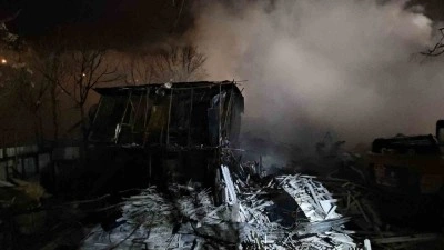 Geri dönüşüm tesisindeki yangın 6 saat sonra kontrol altına alındı