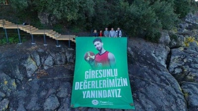 Giresun Adası&rsquo;nda, Alperen Şeng&uuml;n&rsquo;e onur posteri